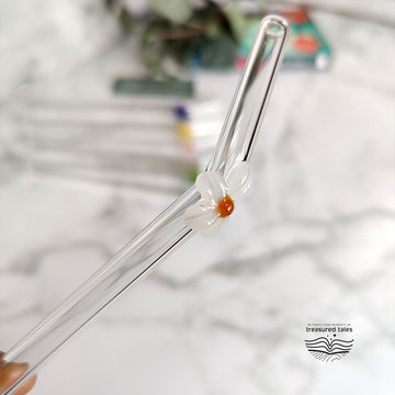 Reusable Clear Glass Straw with White Flower, Vibrant and Adorable Flower Straw – Ideal for Smoothies, Milkshakes, Juices, Teas, Parties, and Gift-Giving