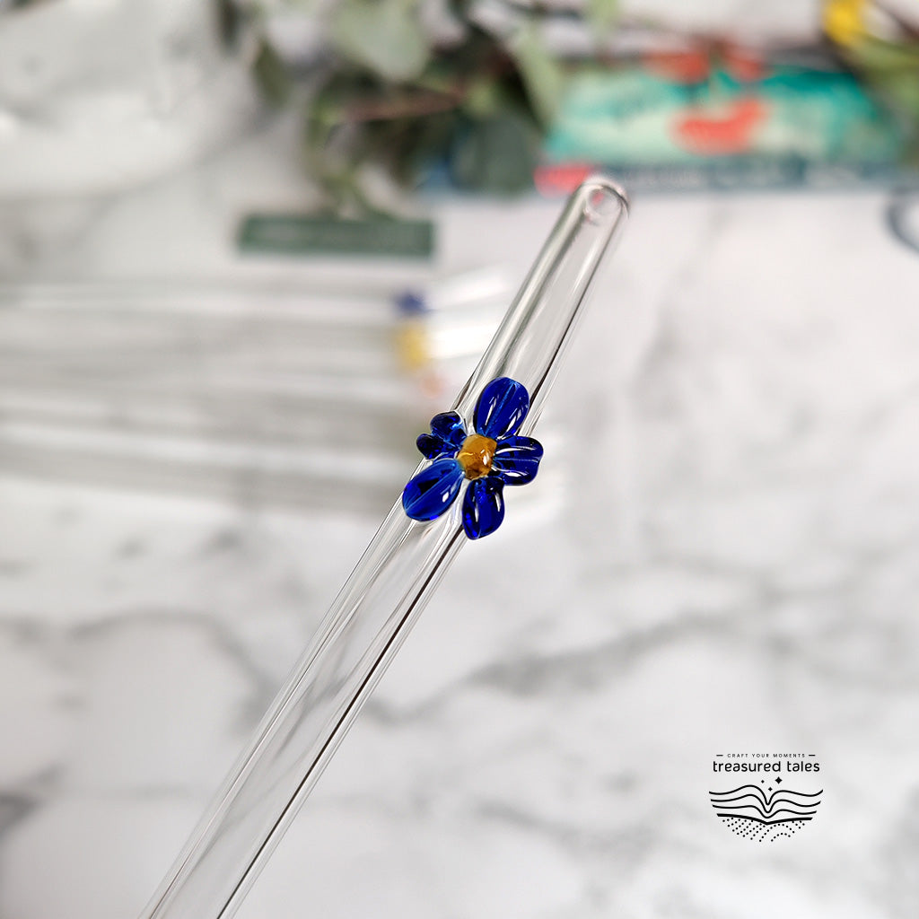 Reusable Clear Glass Straw with Blue Flower, Vibrant and Adorable Flower Straw – Ideal for Smoothies, Milkshakes, Juices, Teas, Parties, and Gift-Giving