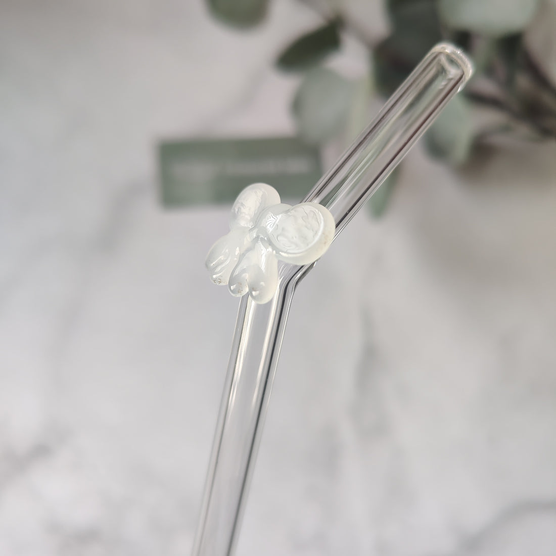 Reusable Clear Glass Straw with White Bow, Vibrant and Adorable Bow Straw – Ideal for Smoothies, Milkshakes, Juices, Teas, Parties, and Gift-Giving