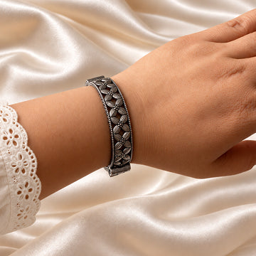 Aarika Floral Kada