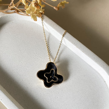 Black Floral Clover Pendant Anti-Tarnish Chain Necklace – Gold-Toned Pearl Finish Minimal Everyday Jewellery