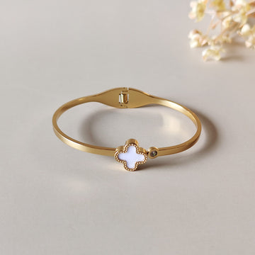 Clover Chic Bangle