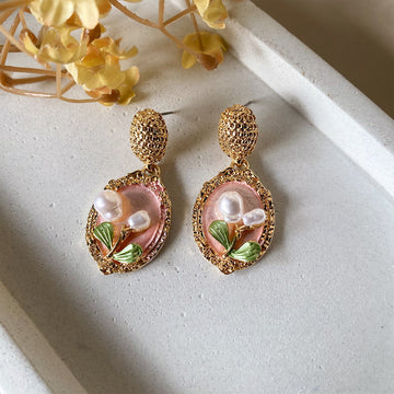 Vintage Bloom Pearl Earrings - Peach