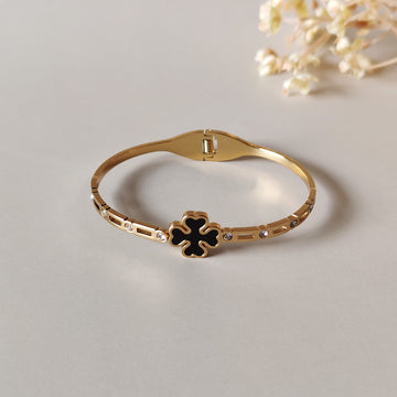 Gleaming Clover Bangle