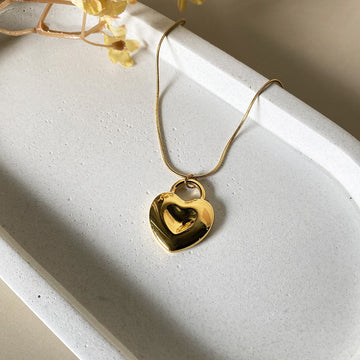 Heart Pendant Anti-Tarnish Chain Necklace – Gold-Toned Minimal Everyday Statement Jewellery