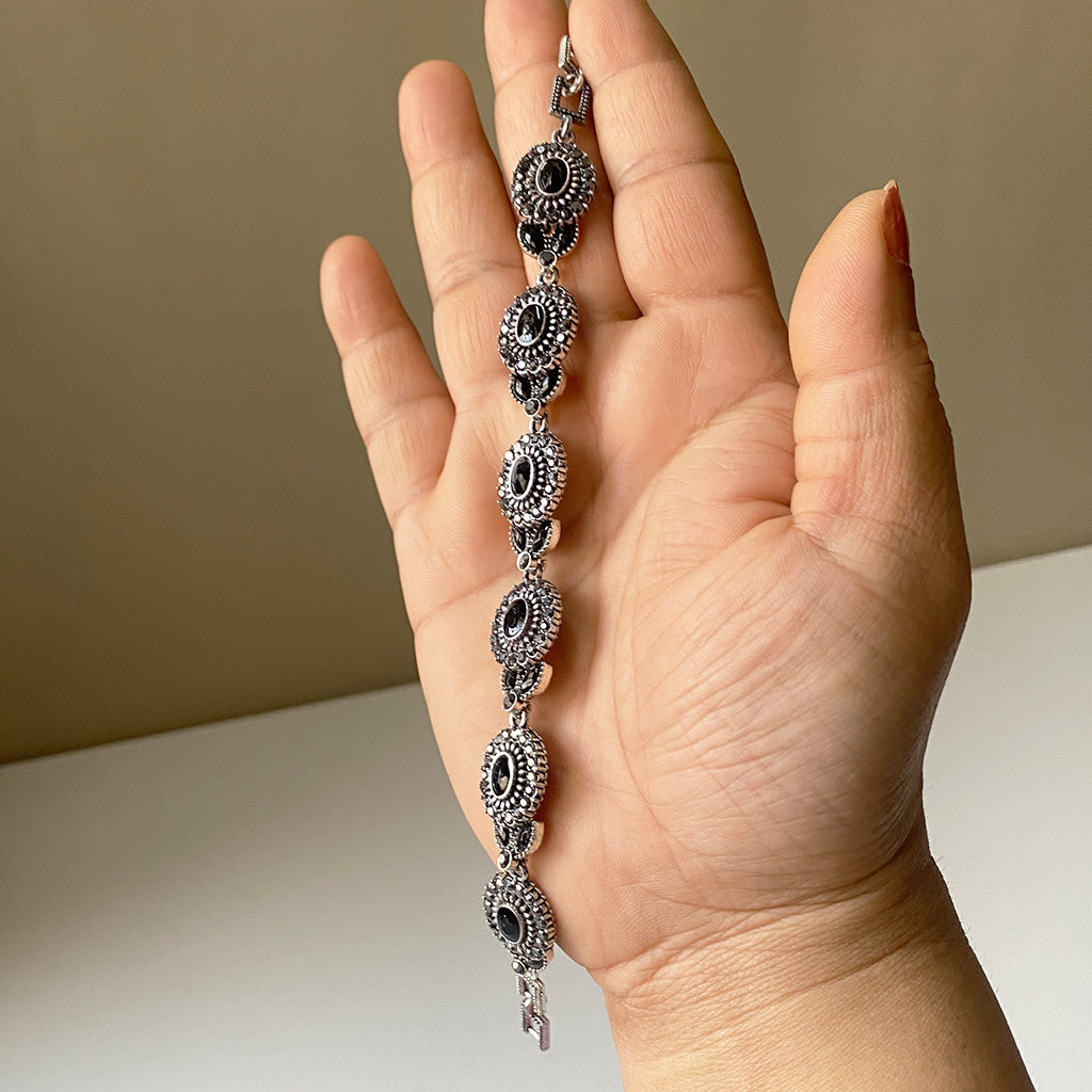 Naira Noir Bracelet
