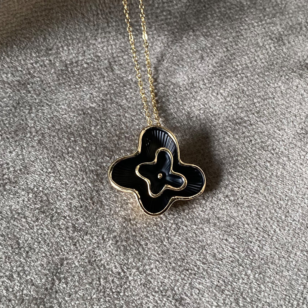 Black Floral Clover Pendant Anti-Tarnish Chain Necklace – Gold-Toned Pearl Finish Minimal Everyday Jewellery
