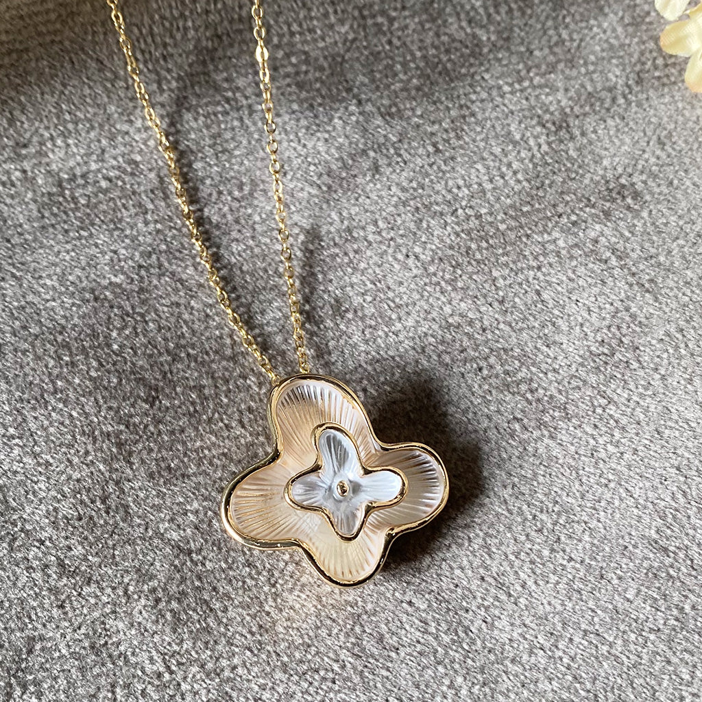 White Floral Clover Pendant Anti-Tarnish Chain Necklace – Gold-Toned Pearl Finish Minimal Everyday Jewellery