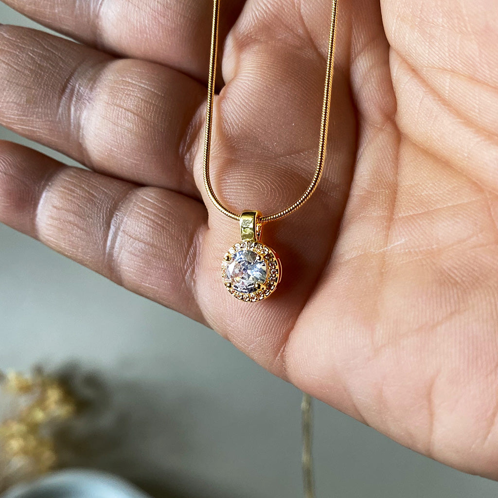 Classic Halo Pendant Anti-Tarnish Necklace – Minimal Sparkle Chain