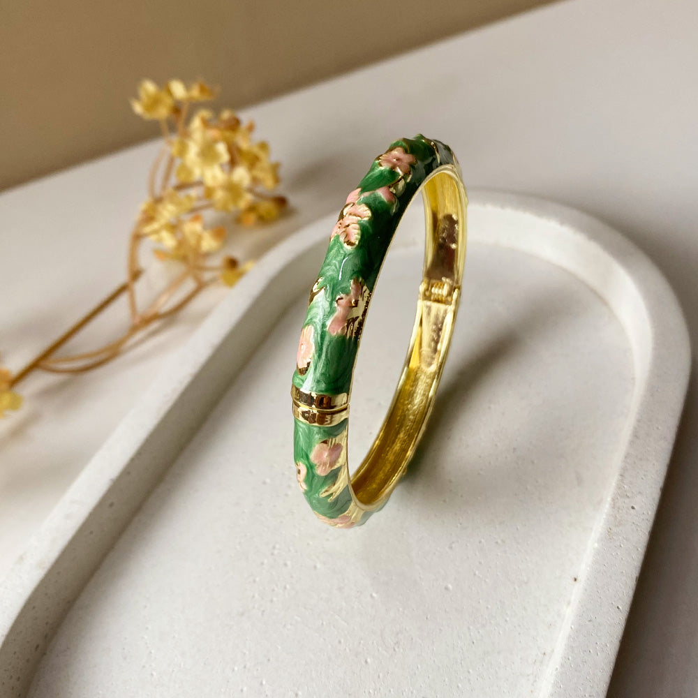 Gulnoor Meenakari Kada