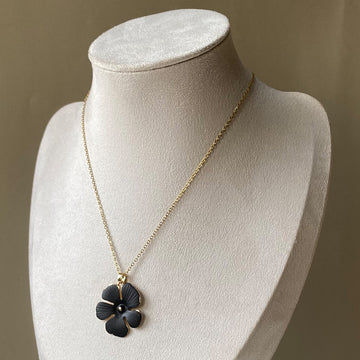 Black Pearl Flower Pendant Anti-Tarnish Chain Necklace – Gold-Toned Minimal Floral Charm Jewellery