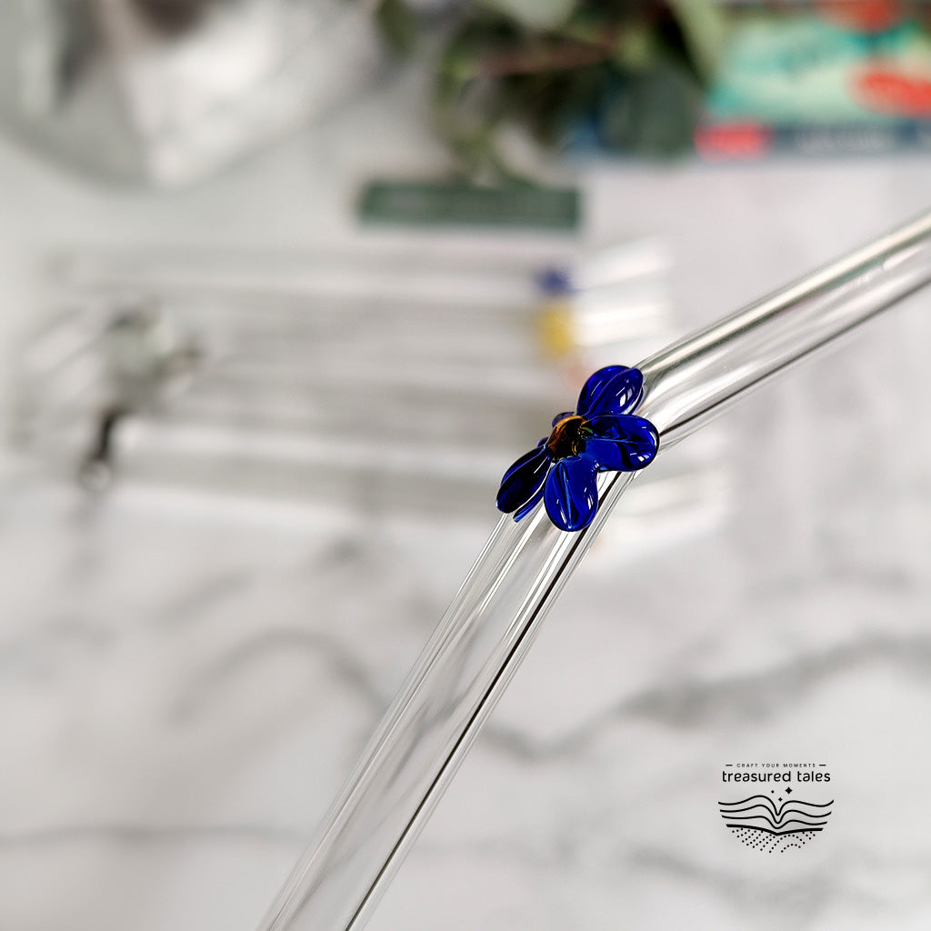 Reusable Clear Glass Straw with Blue Flower, Vibrant and Adorable Flower Straw – Ideal for Smoothies, Milkshakes, Juices, Teas, Parties, and Gift-Giving