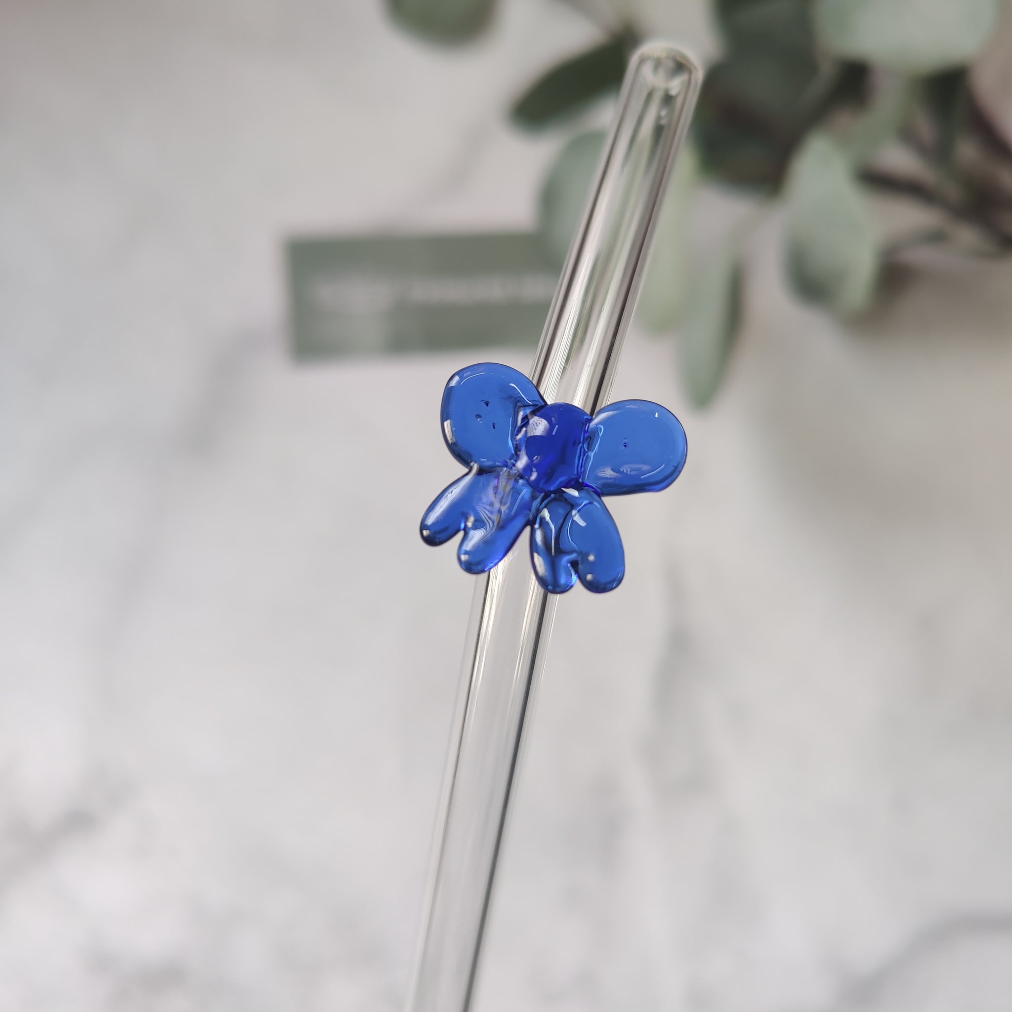 Reusable Clear Glass Straw with Blue Bow, Vibrant and Adorable Bow Straw – Ideal for Smoothies, Milkshakes, Juices, Teas, Parties, and Gift-Giving