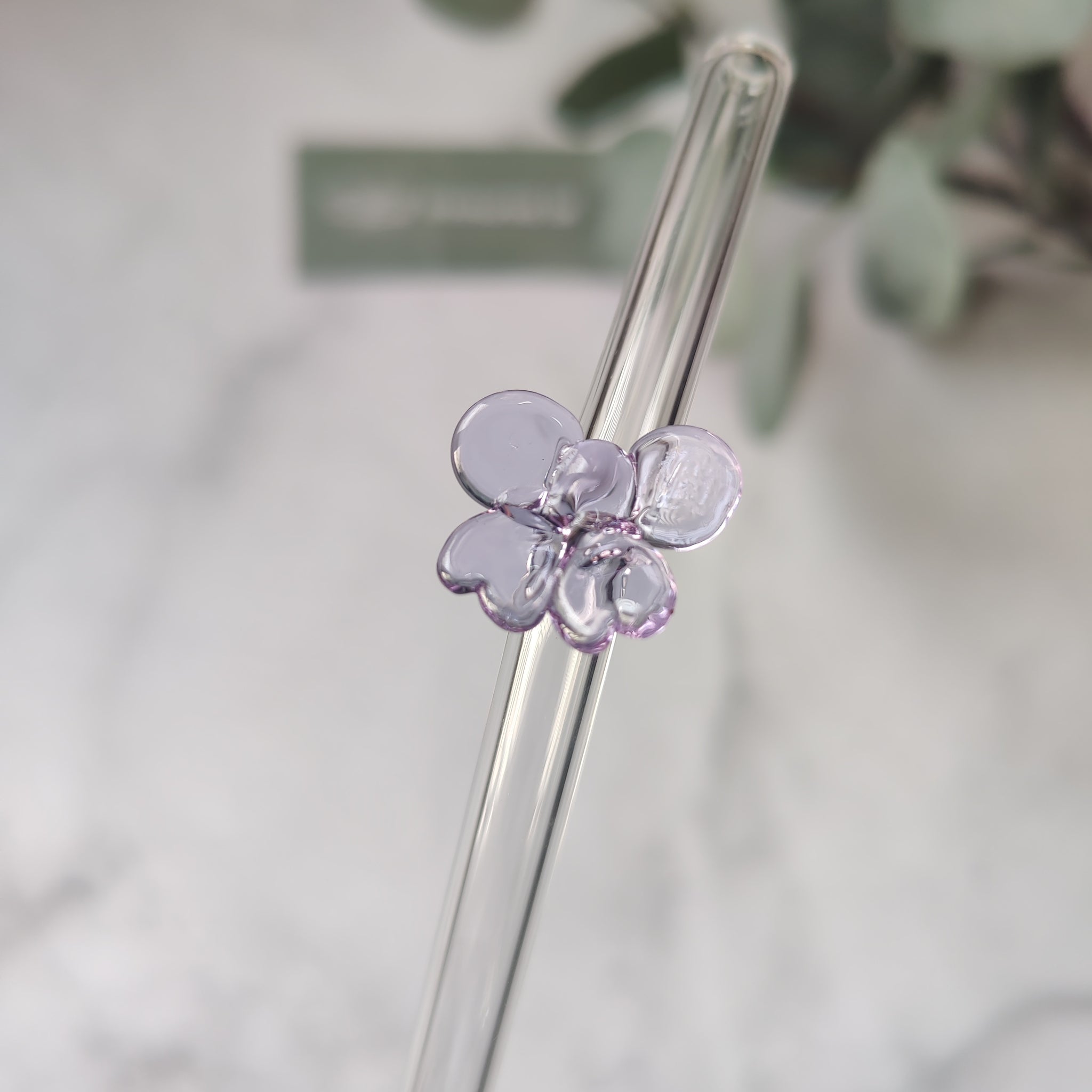Reusable Clear Glass Straw with Purple Bow, Vibrant and Adorable Bow Straw – Ideal for Smoothies, Milkshakes, Juices, Teas, Parties, and Gift-Giving