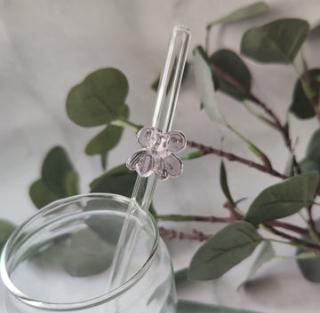 Reusable Clear Glass Straw with Pink Bow, Vibrant and Adorable Bow Straw – Ideal for Smoothies, Milkshakes, Juices, Teas, Parties, and Gift-Giving