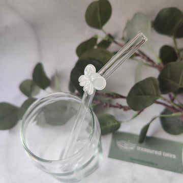 Reusable Clear Glass Straw with White Bow, Vibrant and Adorable Bow Straw – Ideal for Smoothies, Milkshakes, Juices, Teas, Parties, and Gift-Giving
