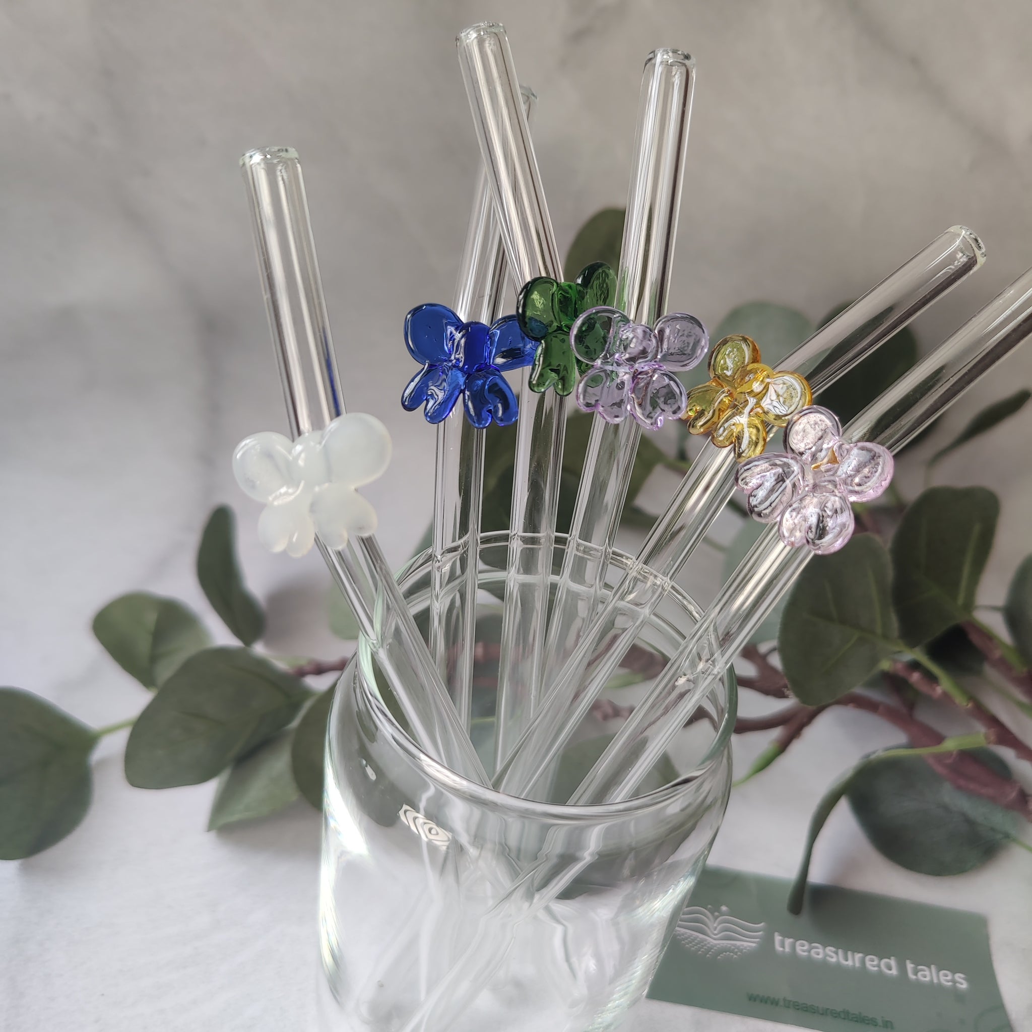 Set of 6 Reusable Clear Glass Straws, Vibrant and Adorable Bow Straws – Ideal for Smoothies, Milkshakes, Juices, Teas, Parties, and Gift-Giving