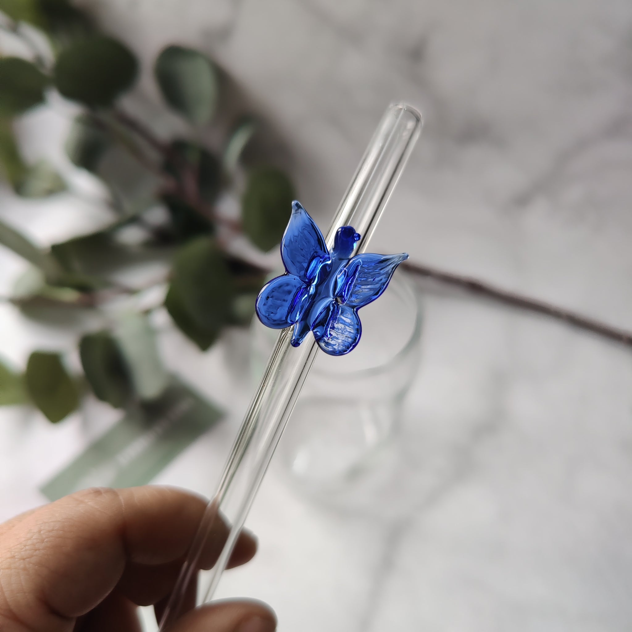 Reusable Clear Glass Straw with Blue Butterfly, Vibrant and Adorable Butterfly Straw – Ideal for Smoothies, Milkshakes, Juices, Teas, Parties, and Gift-Giving