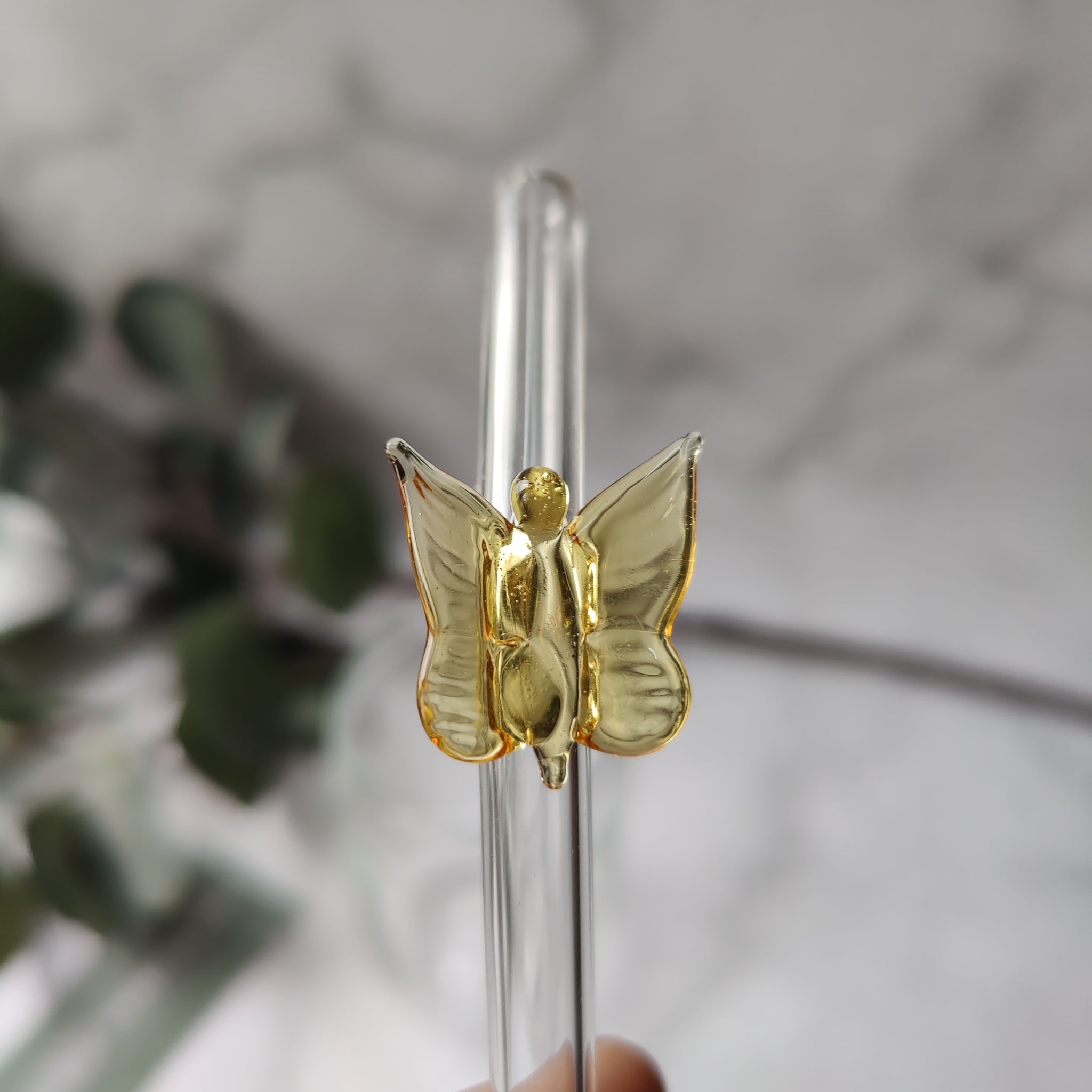 Reusable Clear Glass Straw with Yellow Butterfly, Vibrant and Adorable Butterfly Straw – Ideal for Smoothies, Milkshakes, Juices, Teas, Parties, and Gift-Giving